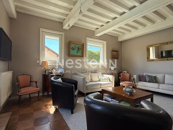 Ecully Maison de charme de 150m2 avec 4 chambres dont 1 en sous sol,  jardin et piscine