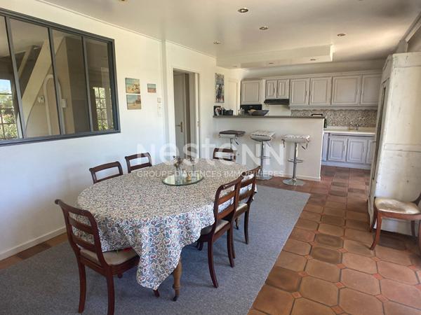 Ecully Maison de charme de 150m2 avec 4 chambres dont 1 en sous sol,  jardin et piscine
