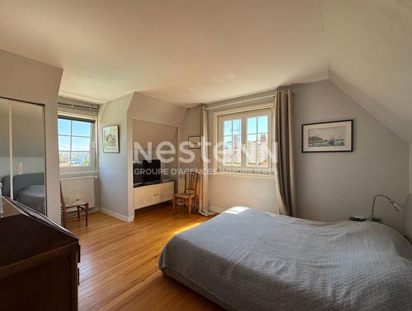 Ecully Maison de charme de 150m2 avec 4 chambres dont 1 en sous sol,  jardin et piscine