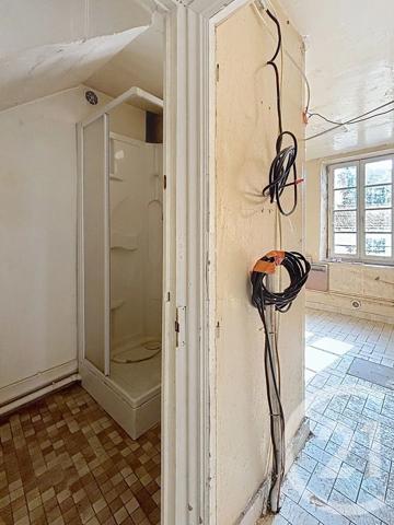 Immeuble à vendre  185 m 2   ENNEZAT  - 63