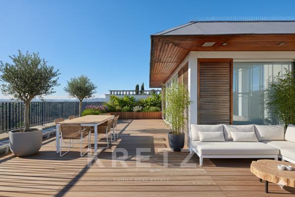 Appartement en dernier étage avec rooftop de 200m2 et vue sur Tour Eiffel