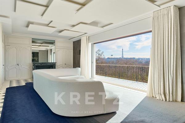 Appartement en dernier étage avec rooftop de 200m2 et vue sur Tour Eiffel