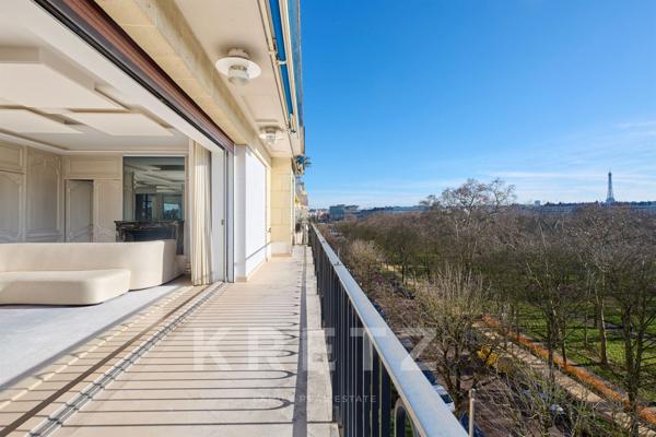 Appartement en dernier étage avec rooftop de 200m2 et vue sur Tour Eiffel