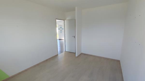 MAISON RECENTE DANS PETIT VILLAGE PROCHE OLORON
