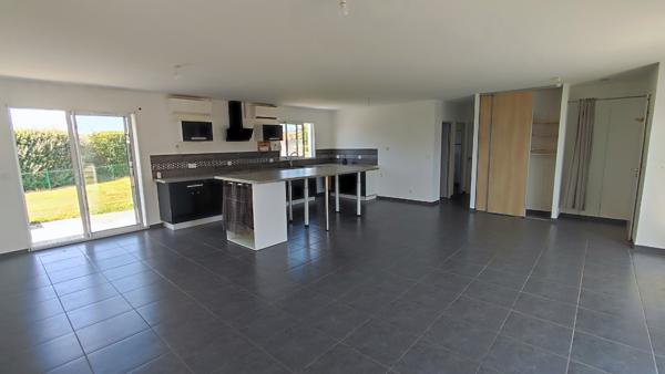 MAISON RECENTE DANS PETIT VILLAGE PROCHE OLORON