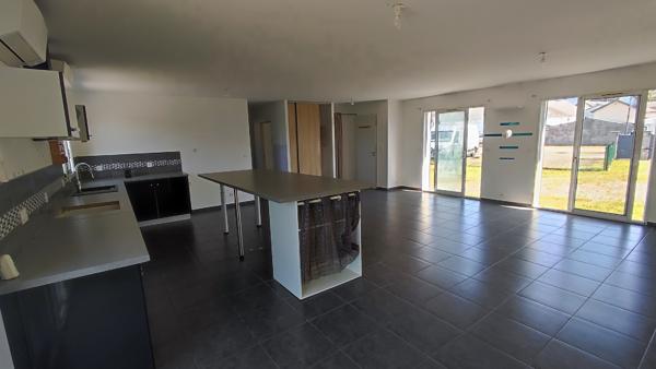 MAISON RECENTE DANS PETIT VILLAGE PROCHE OLORON