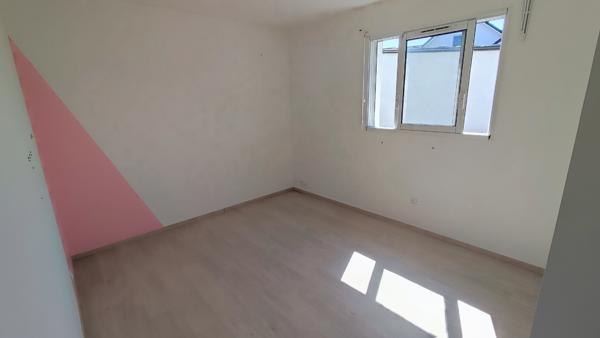 MAISON RECENTE DANS PETIT VILLAGE PROCHE OLORON