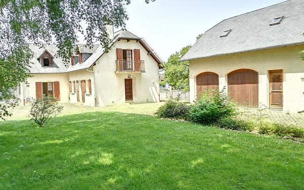 Maison à vendre    5 pièces • 220 m2 Morlaàs