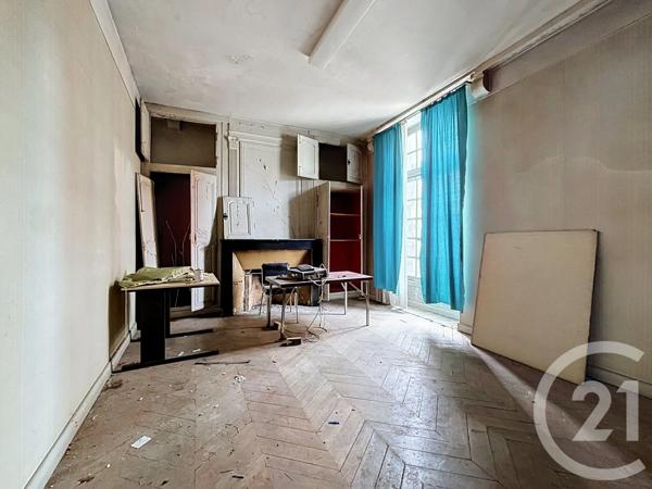 Immeuble à vendre  600 m 2   CLERMONT FERRAND  - 63