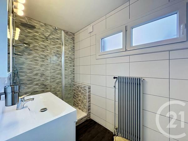 Maison à vendre  8 pièces - 137,14 m 2   LE CENDRE  - 63