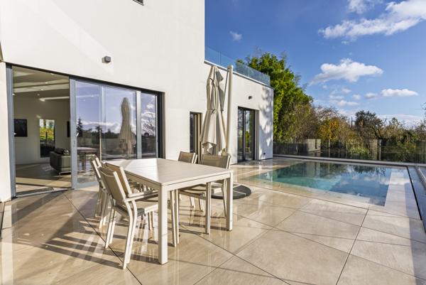 Saint-Cyr-au-Mont-d'Or (69450) à vendre SAINT CYR AU MONT D'OR, villa bioclimatique de 2021 - 180 m2 P7 -garage 130 m2-piscine chauffée