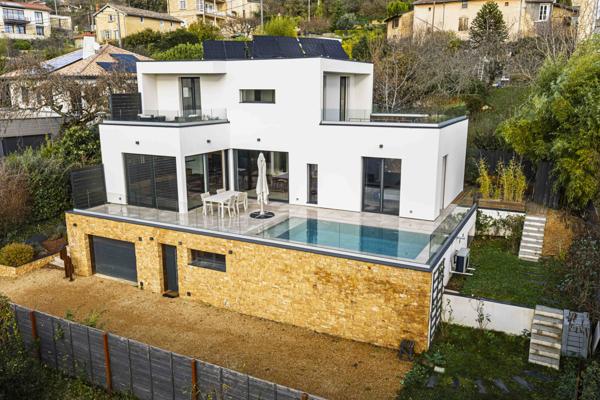 Saint-Cyr-au-Mont-d'Or (69450) à vendre SAINT CYR AU MONT D'OR, villa bioclimatique de 2021 - 180 m2 P7 -garage 130 m2-piscine chauffée