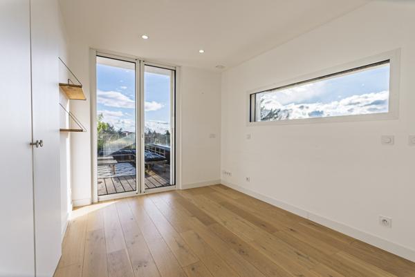 Saint-Cyr-au-Mont-d'Or (69450) à vendre SAINT CYR AU MONT D'OR, villa bioclimatique de 2021 - 180 m2 P7 -garage 130 m2-piscine chauffée