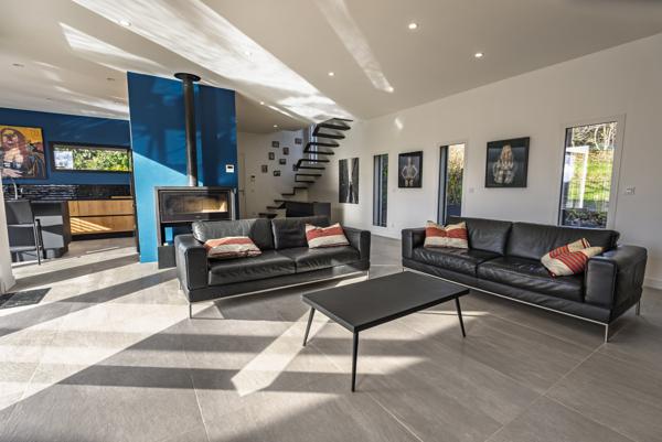 Saint-Cyr-au-Mont-d'Or (69450) à vendre SAINT CYR AU MONT D'OR, villa bioclimatique de 2021 - 180 m2 P7 -garage 130 m2-piscine chauffée