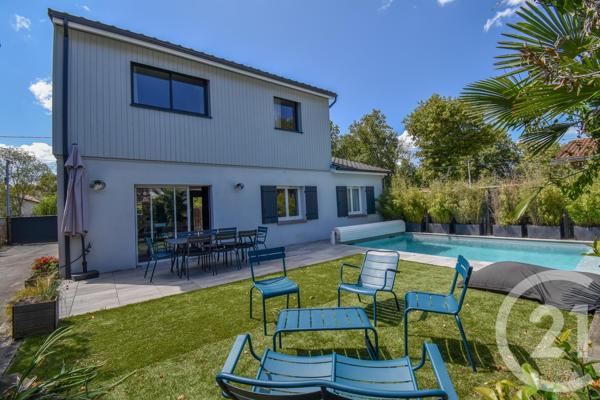 Maison à vendre  7 pièces - 146,16 m 2   ST MEDARD EN JALLES  - 33