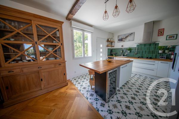 Maison à vendre  7 pièces - 146,16 m 2   ST MEDARD EN JALLES  - 33