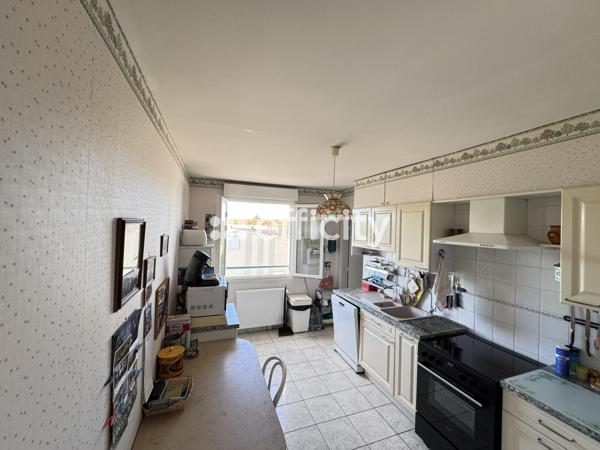Appartement
         4 pièces
        - 118 m² 290 000 € *