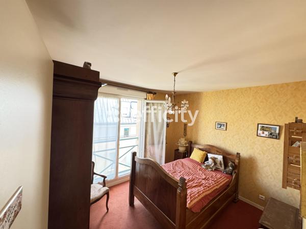 Appartement
         4 pièces
        - 118 m² 290 000 € *