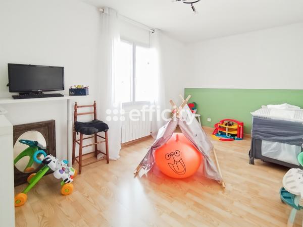 Maison
         8 pièces
        - 173 m² Bien prestige 735 000 € *
