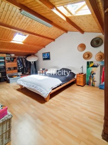Maison
         8 pièces
        - 173 m² Bien prestige 735 000 € *