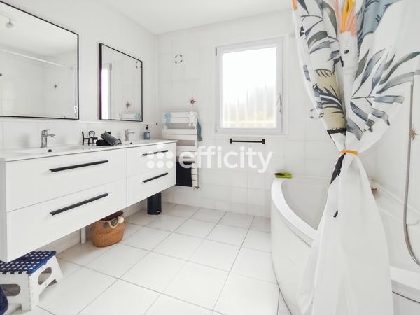 Maison
         8 pièces
        - 173 m² Bien prestige 735 000 € *