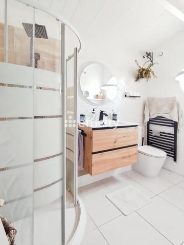 Maison
         8 pièces
        - 173 m² Bien prestige 735 000 € *