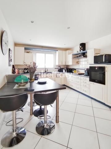 Maison
         8 pièces
        - 173 m² Bien prestige 735 000 € *