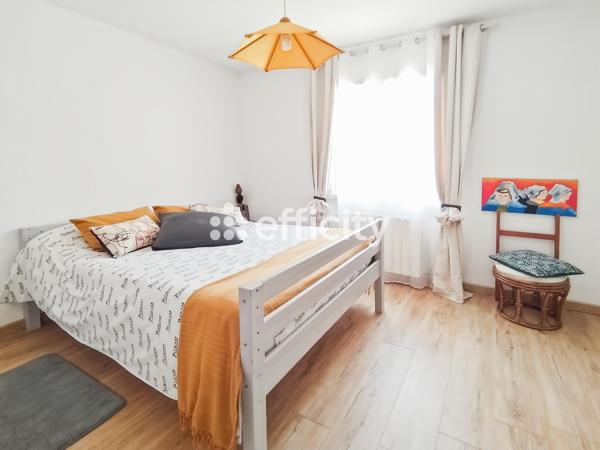 Maison
         8 pièces
        - 173 m² Bien prestige 735 000 € *