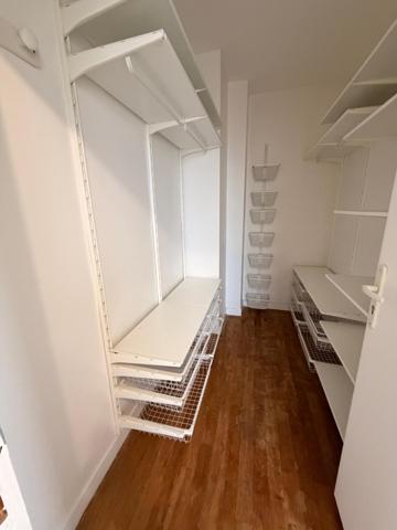 Maison de ville avec jardin et garage privatif.