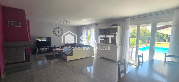 Plain pied sur 1356m² de terrain avec piscine