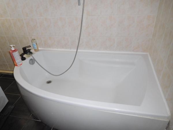 Appartement T4, 1er étage, 80 m2, 3 Chambres, 2 Balcons, Garage, Parking, Cave, Grenier,