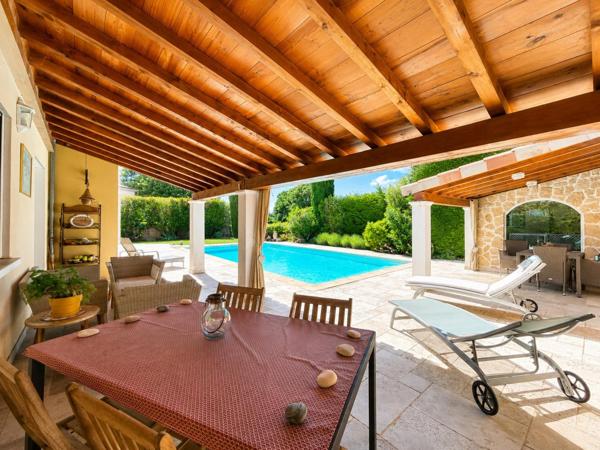 Elégante villa dans un domaine recherché