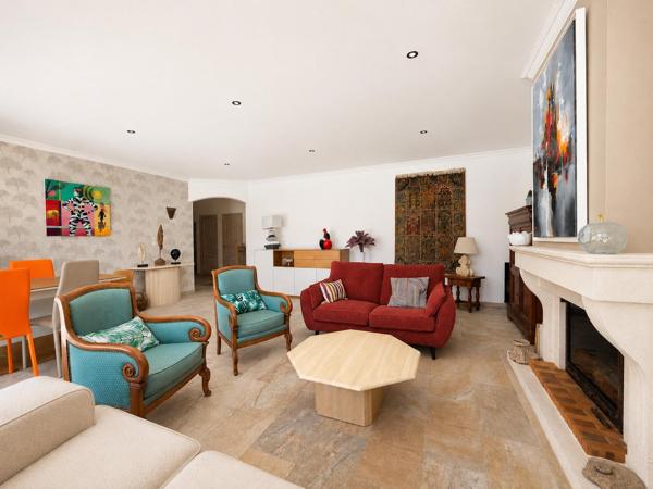 Elégante villa dans un domaine recherché
