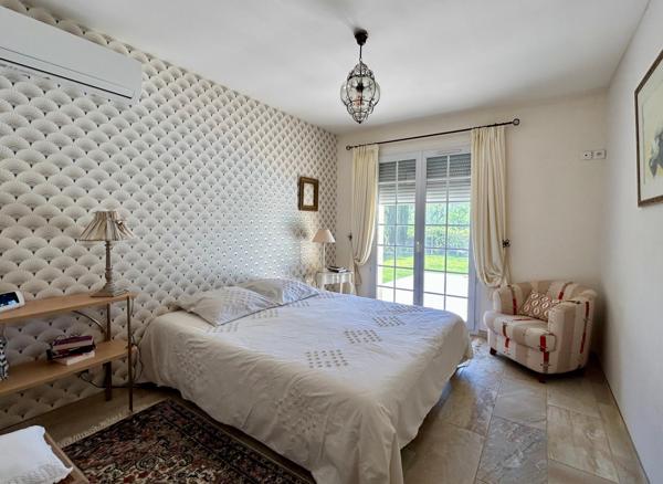 Elégante villa dans un domaine recherché
