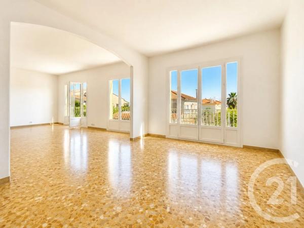 Appartement F5 à vendre  5 pièces - 147,30 m 2   ST LAURENT DU VAR  - 06