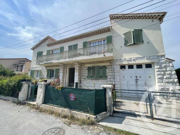 Appartement F5 à vendre  5 pièces - 147,30 m 2   ST LAURENT DU VAR  - 06