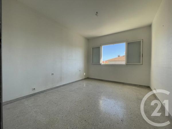 Appartement F5 à vendre  5 pièces - 147,30 m 2   ST LAURENT DU VAR  - 06
