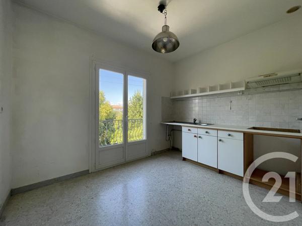Appartement F5 à vendre  5 pièces - 147,30 m 2   ST LAURENT DU VAR  - 06