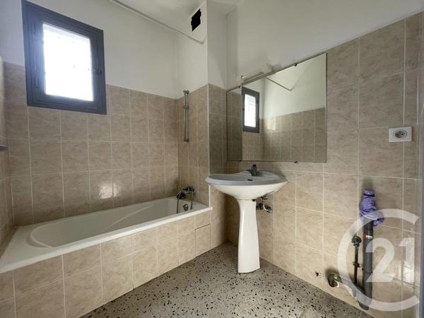 Appartement F5 à vendre  5 pièces - 147,30 m 2   ST LAURENT DU VAR  - 06
