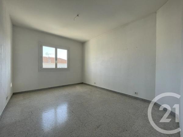 Appartement F5 à vendre  5 pièces - 147,30 m 2   ST LAURENT DU VAR  - 06