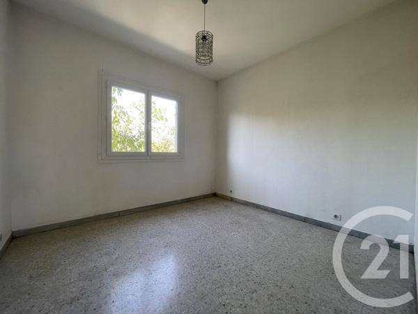 Appartement F5 à vendre  5 pièces - 147,30 m 2   ST LAURENT DU VAR  - 06