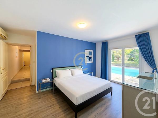 Maison à vendre  8 pièces - 290 m 2   ISTRES  - 13