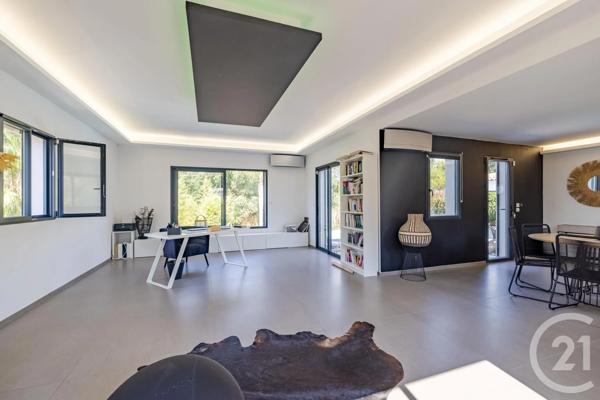 Maison à vendre  6 pièces - 285 m 2   FREJUS  - 83