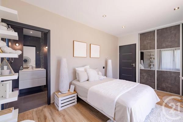 Maison à vendre  6 pièces - 285 m 2   FREJUS  - 83