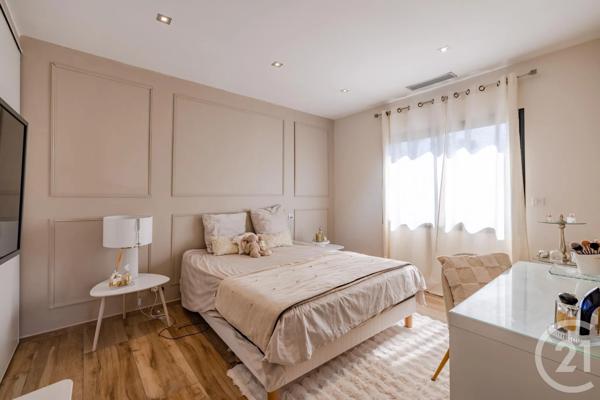 Maison à vendre  6 pièces - 285 m 2   FREJUS  - 83
