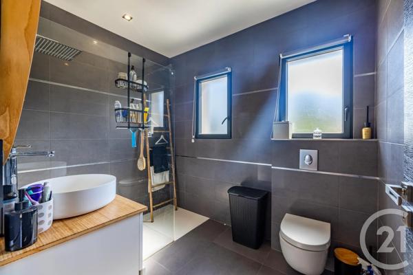 Maison à vendre  6 pièces - 285 m 2   FREJUS  - 83