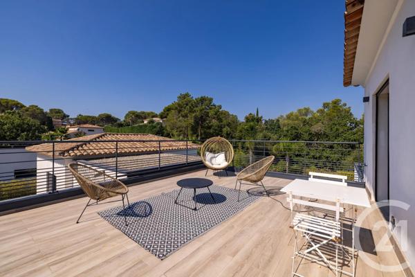 Maison à vendre  6 pièces - 285 m 2   FREJUS  - 83