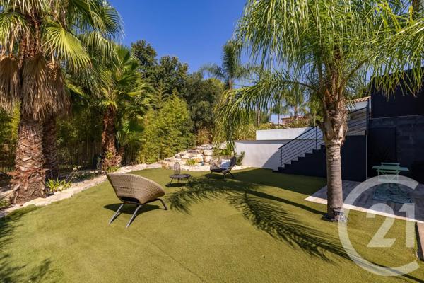 Maison à vendre  6 pièces - 285 m 2   FREJUS  - 83