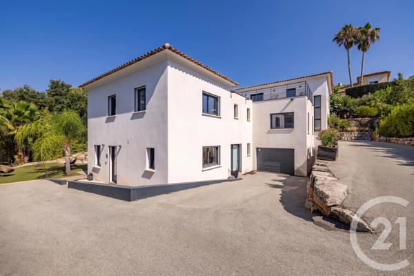 Maison à vendre  6 pièces - 285 m 2   FREJUS  - 83