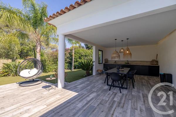 Maison à vendre  6 pièces - 285 m 2   FREJUS  - 83